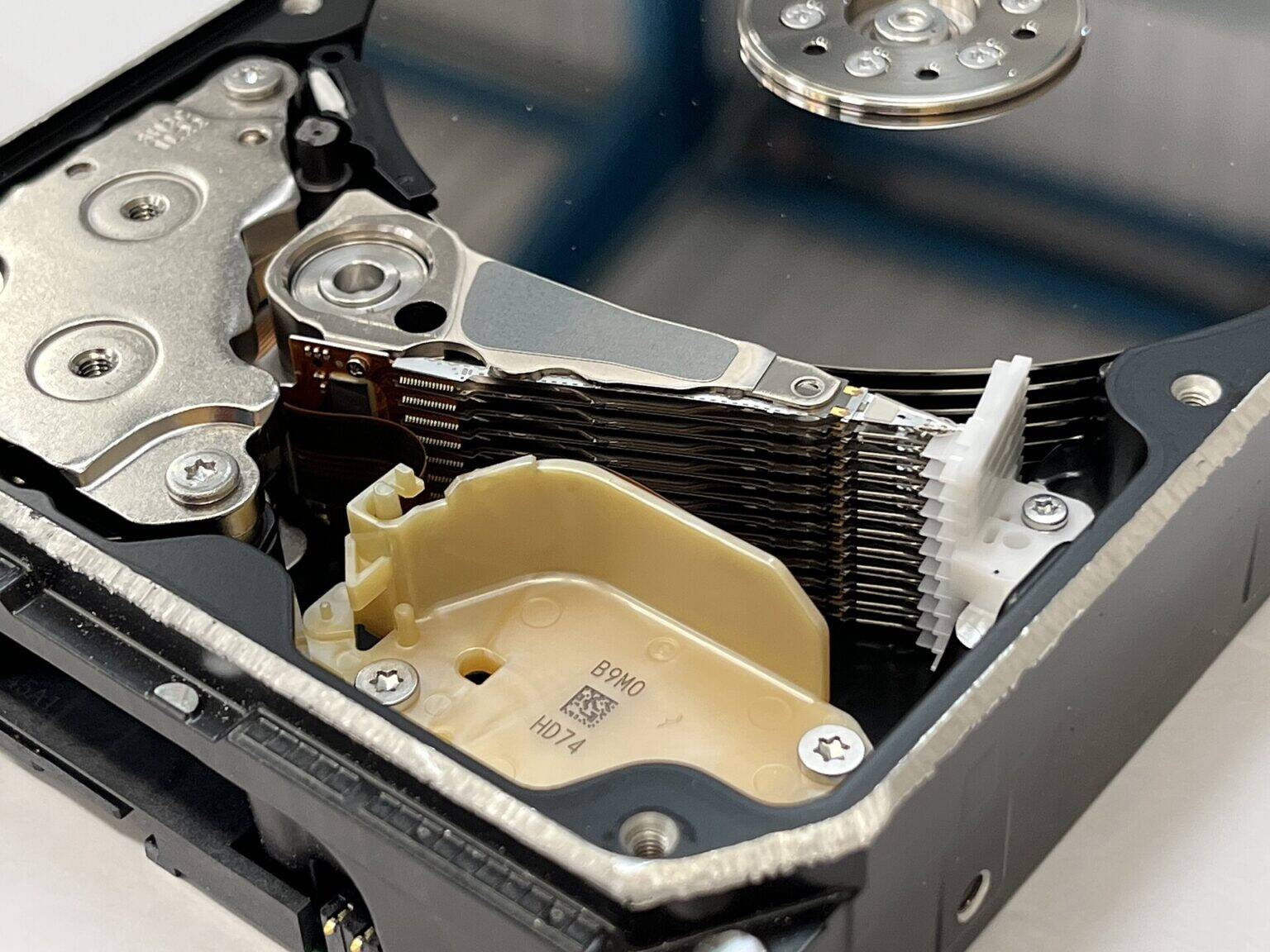 Digitizing Output Seagate Sinks 14.6% as Toshiba Plans to Double HDD Output